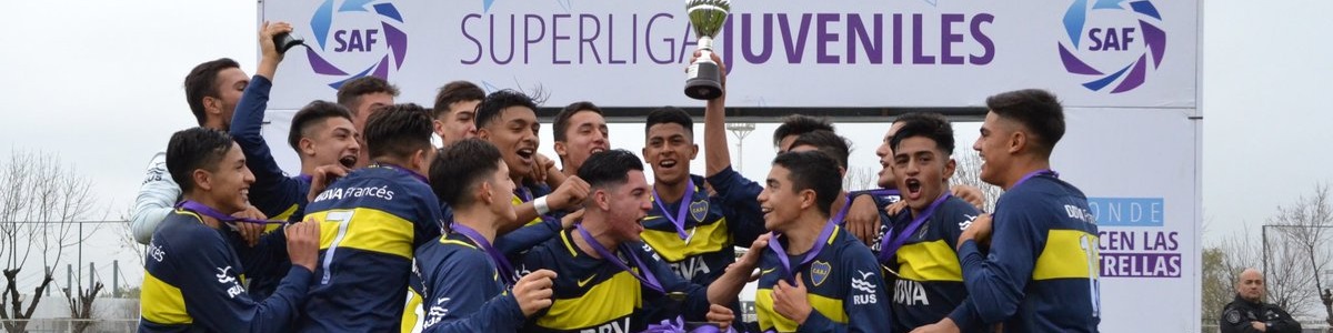 Fundamentos Técnicos y Tácticos en el Fútbol Amateur y Profesional Fundamentos Técnicos y Tácticos en el Fútbol Amateur y Profesional